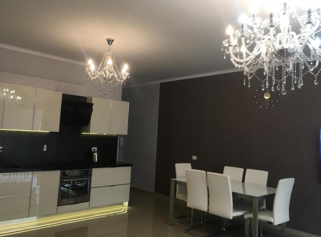 Royal Queen And King Luxury Apartment ซารานเดอ ภายนอก รูปภาพ